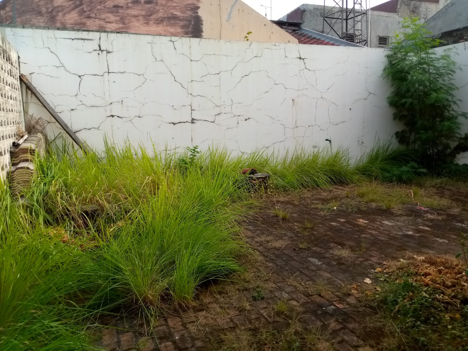 Rumah Rusak Dijual Murah di Cluster Taman Beverly Lippo Cikarang